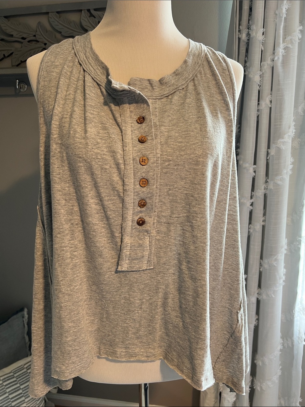 We The Free Sleeveless Henley Tank Top in Light Gray Size Medium NWT